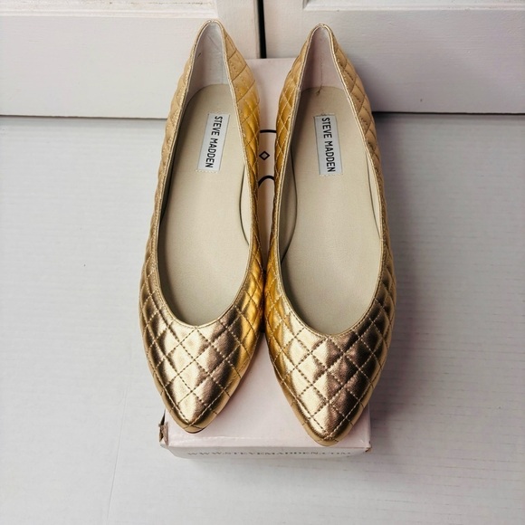 New STEVE MADDEN The Hot Gold Leather Quilted Flats Size 9 - Picture 3 of 7